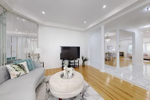 1595 Deerhurst Court, ON L1V 6Y7