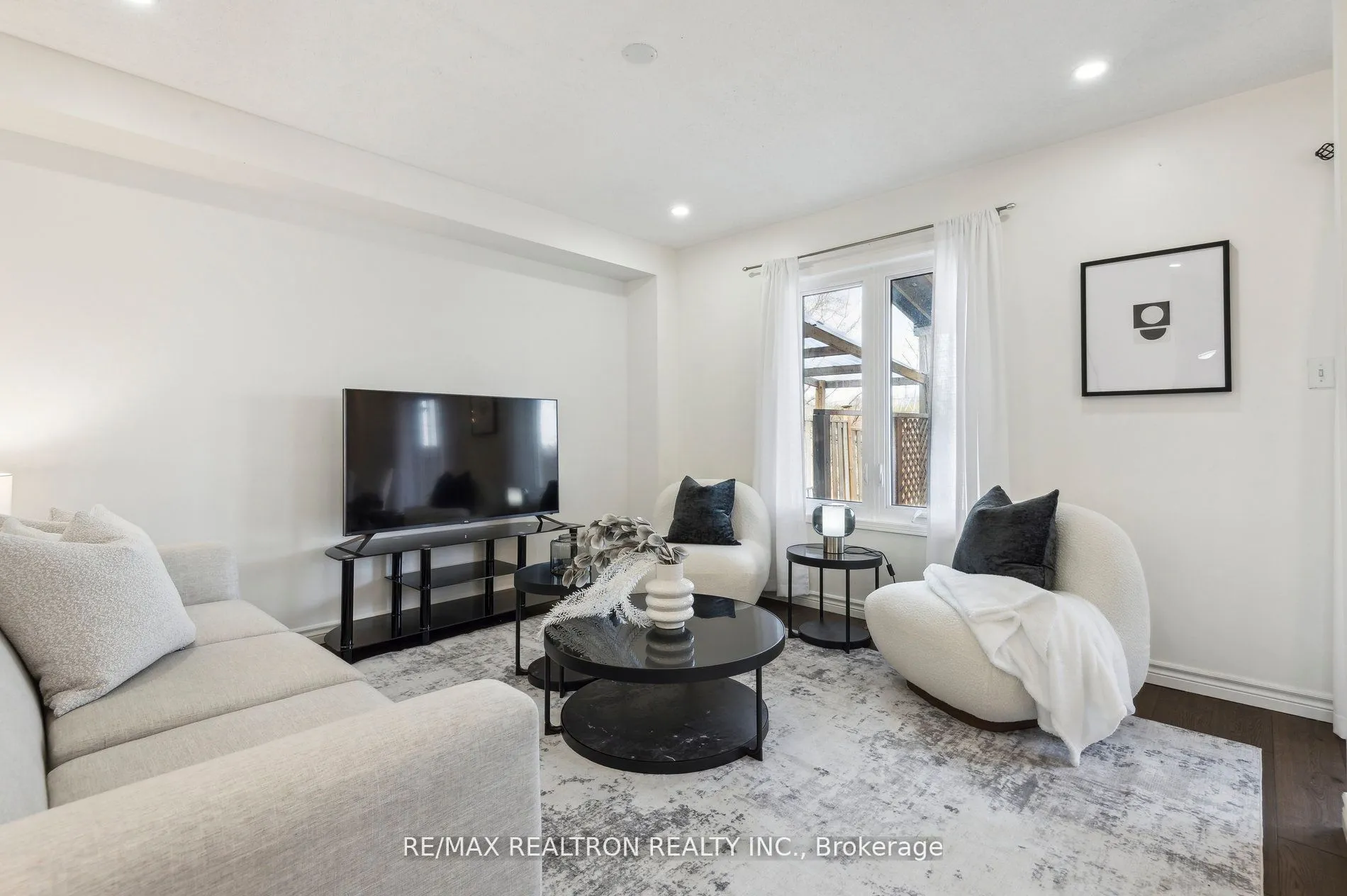 1152 Gossamer Drive, ON L1X 2T8