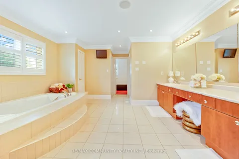 2 Dolby Crescent, ON L1Z 0E1