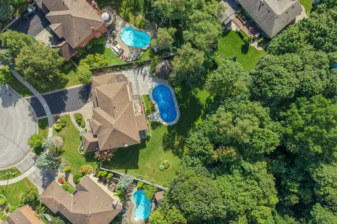 37 Leah Crescent, ON L1T 3J2