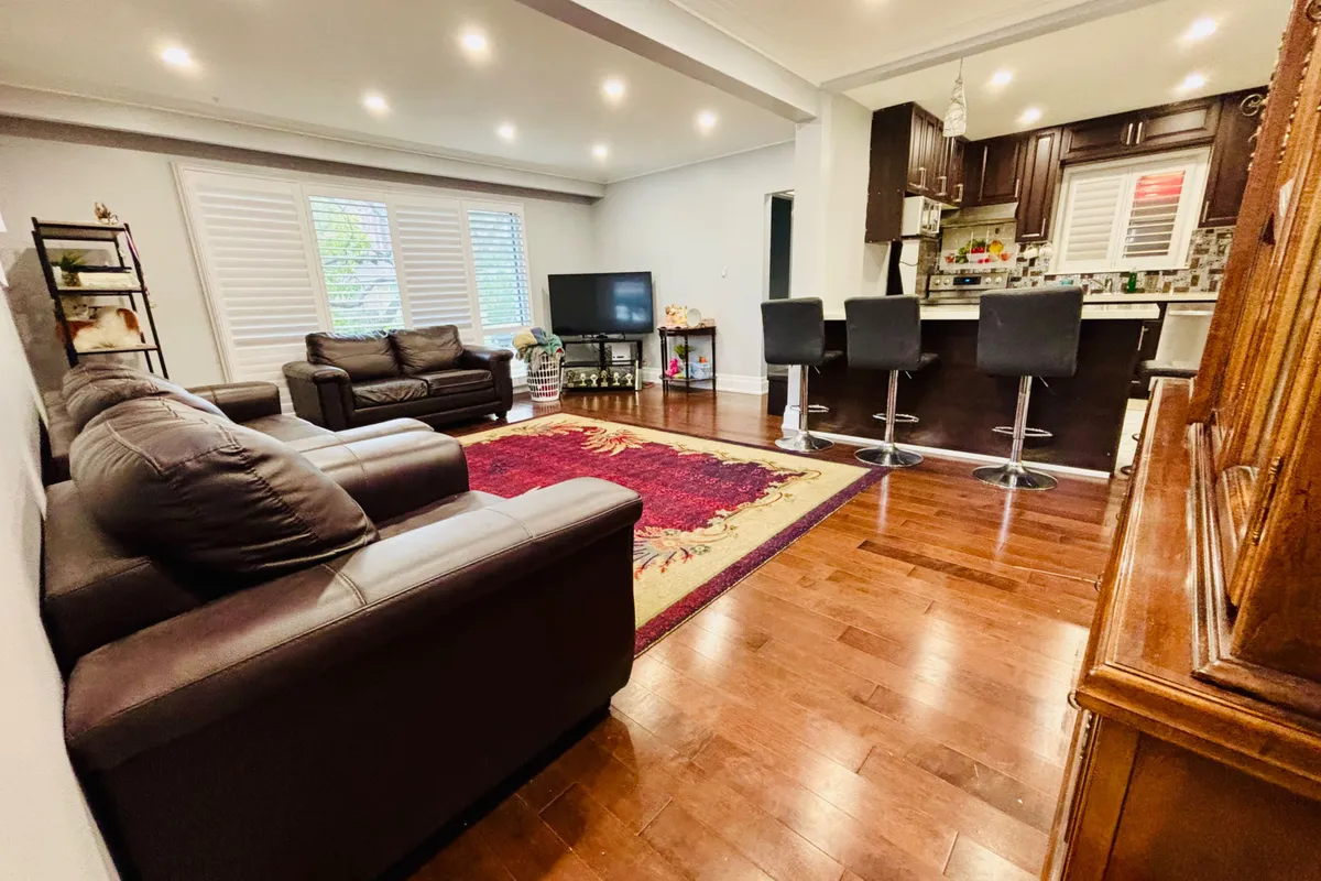 6 Maretta Avenue, ON M1K 3X7