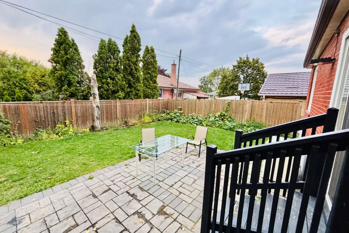 6 Maretta Avenue, ON M1K 3X7