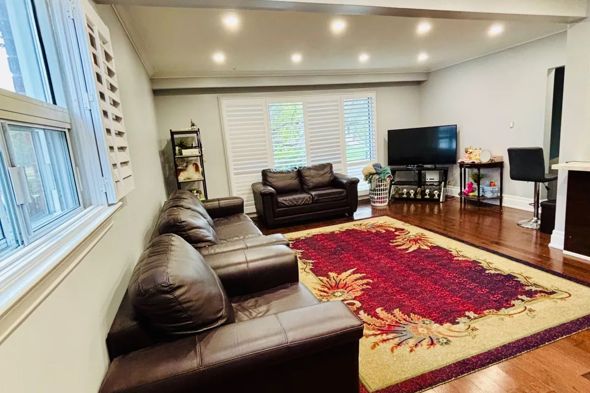 6 Maretta Avenue, ON M1K 3X7