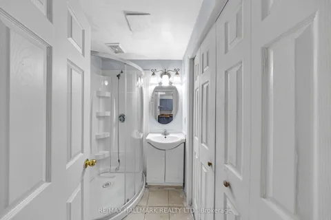 29 Hemans Court, ON L1T 4B9