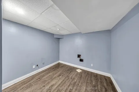 29 Hemans Court, ON L1T 4B9