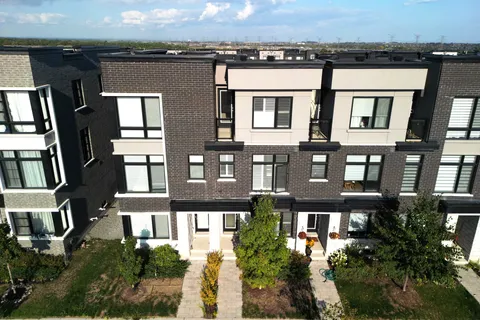 2644 Castlegate Crossing, ON L1X 0H8