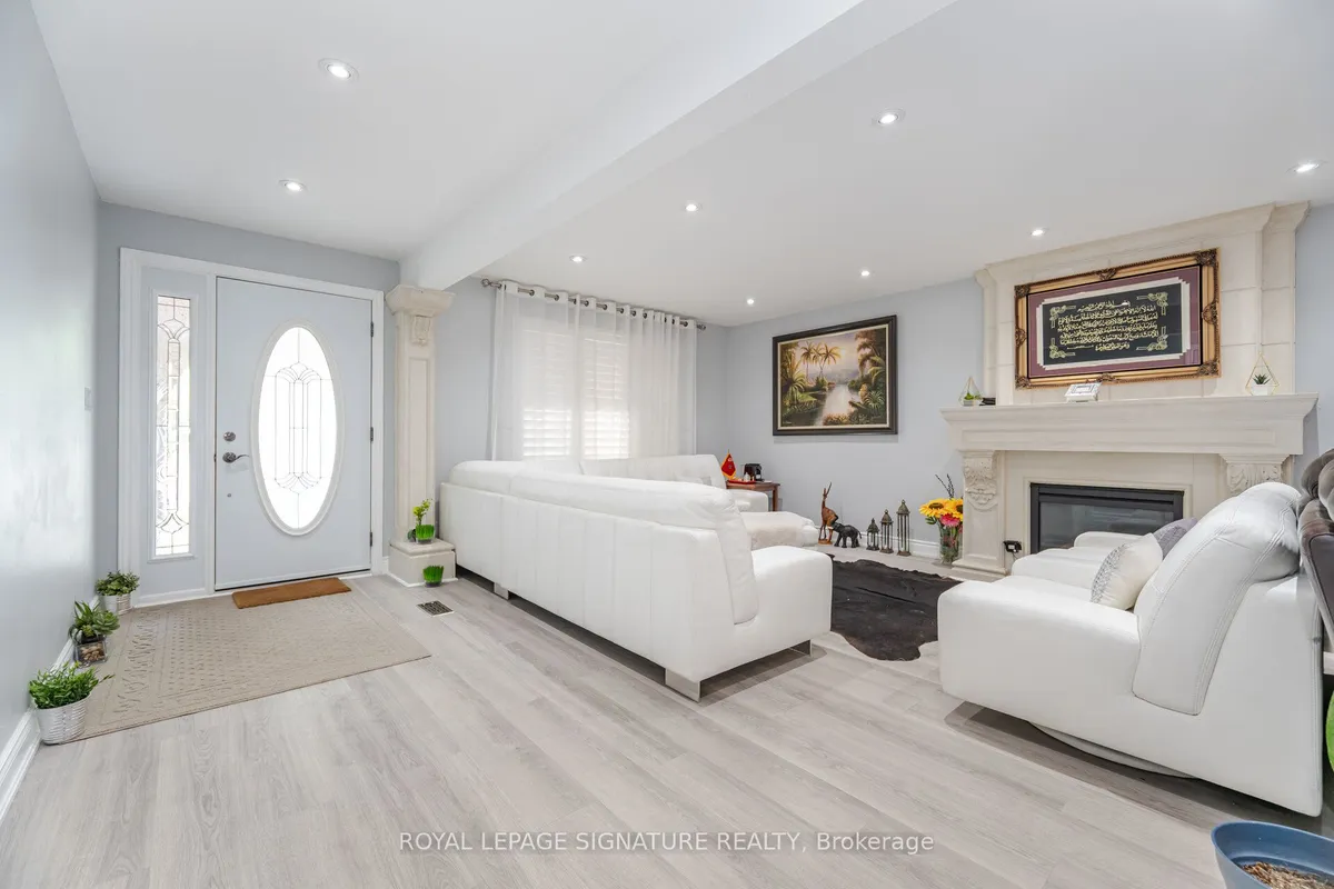 574 Antigua Crescent, ON L1J 6B4