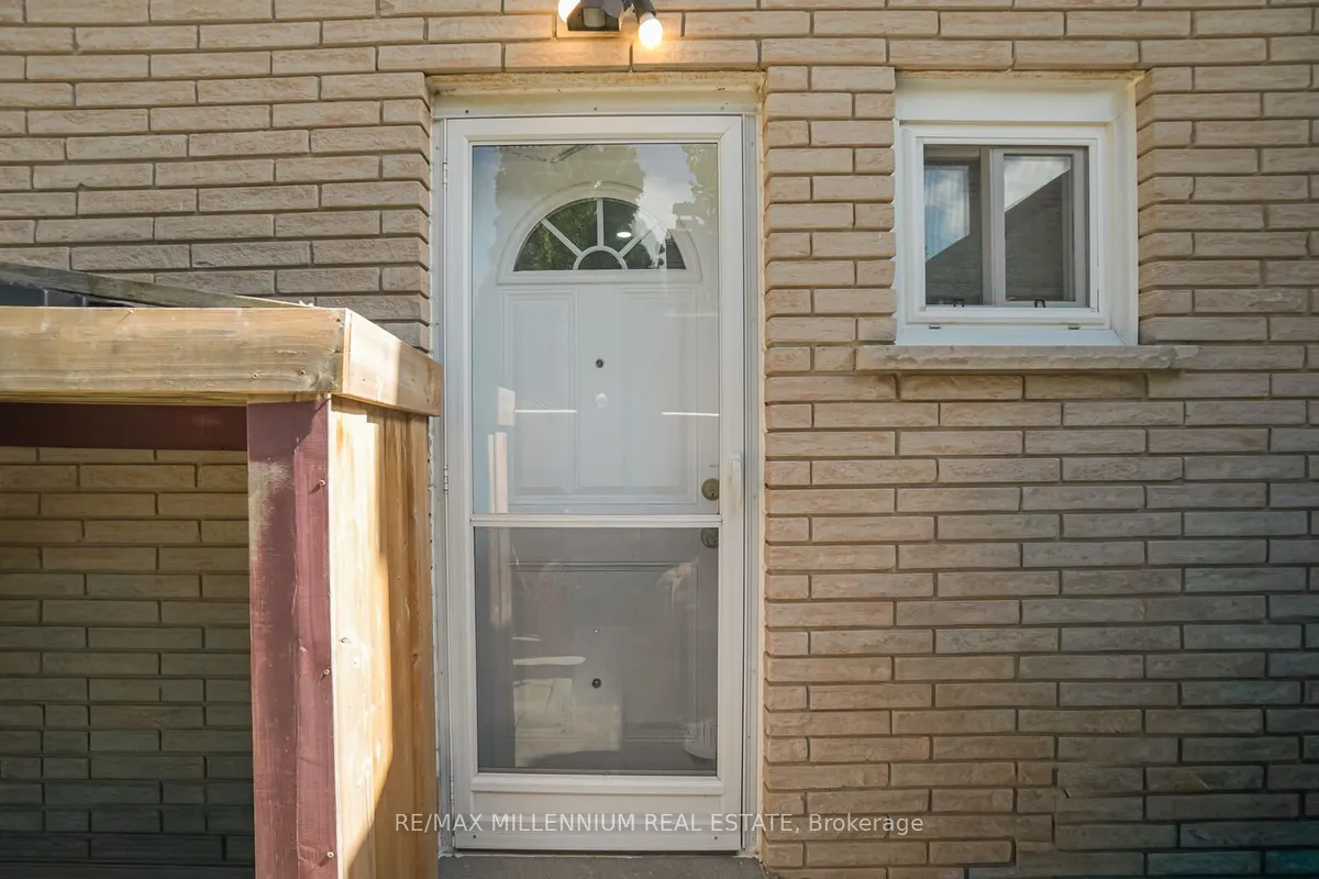 242 Coronation Drive, ON M1E 2J4