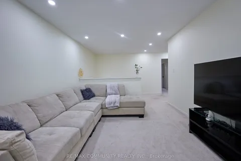 9 Ainley Road, ON L1Z 0S4