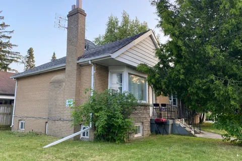82 Meighen Avenue, ON M4B 2H5