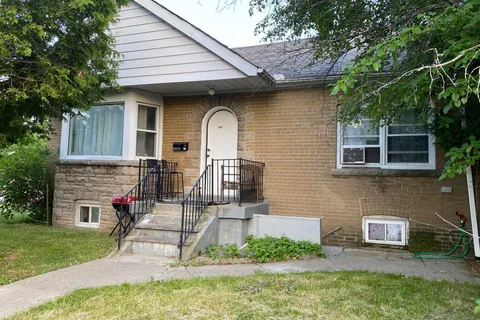 82 Meighen Avenue, ON M4B 2H5
