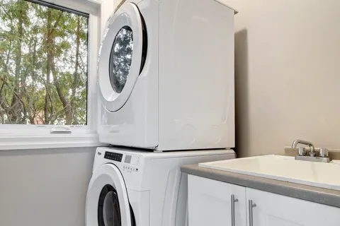 18 Durham Street, ON L1C 1H7