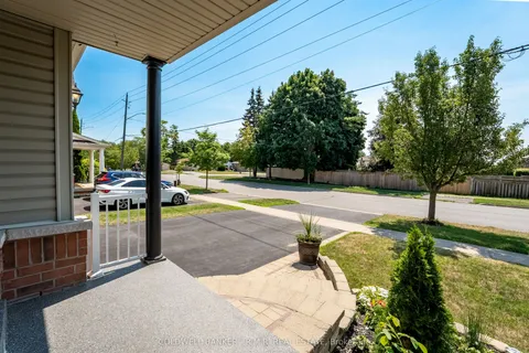 82 Vipond Road, ON L1M 2P2