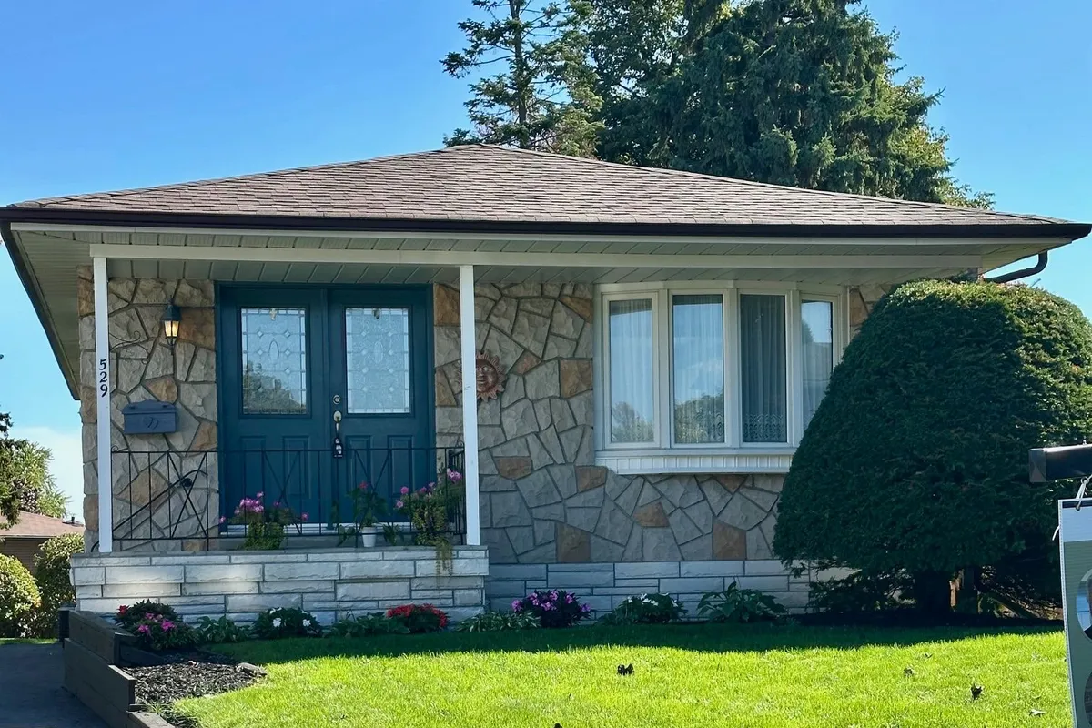 529 Carman Court, ON L1H 6K5