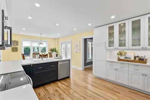 18 Headlands Crescent, ON L1R 1Z9