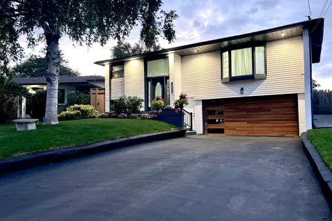 808 Sanok Drive, ON L1W 2P9