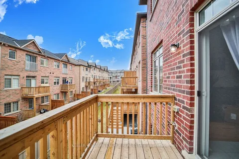 4 Healthcote Lane, ON L1Z 0V2