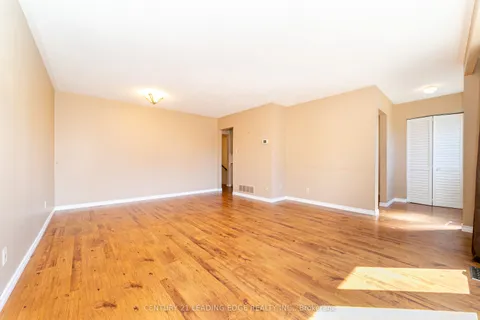 815 DOUGLAS Avenue, ON L1W 1N2