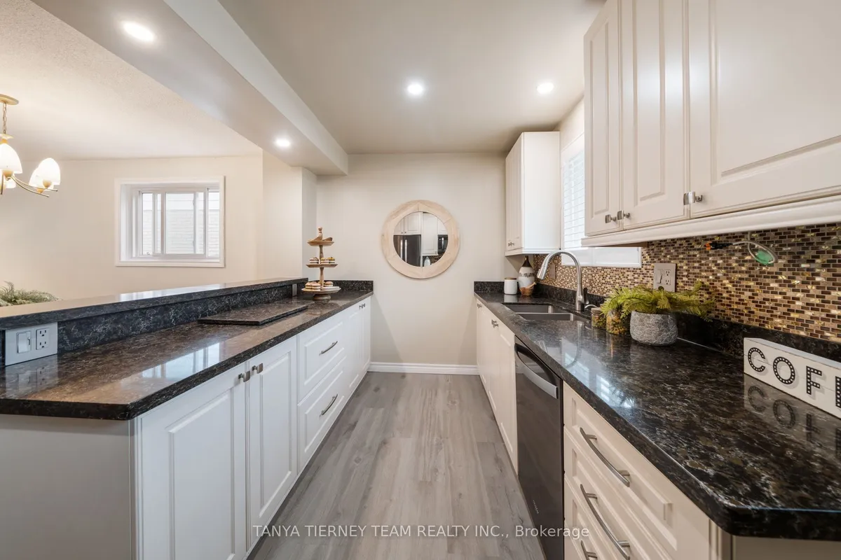 728 Bermuda Avenue, ON L1J 6A8