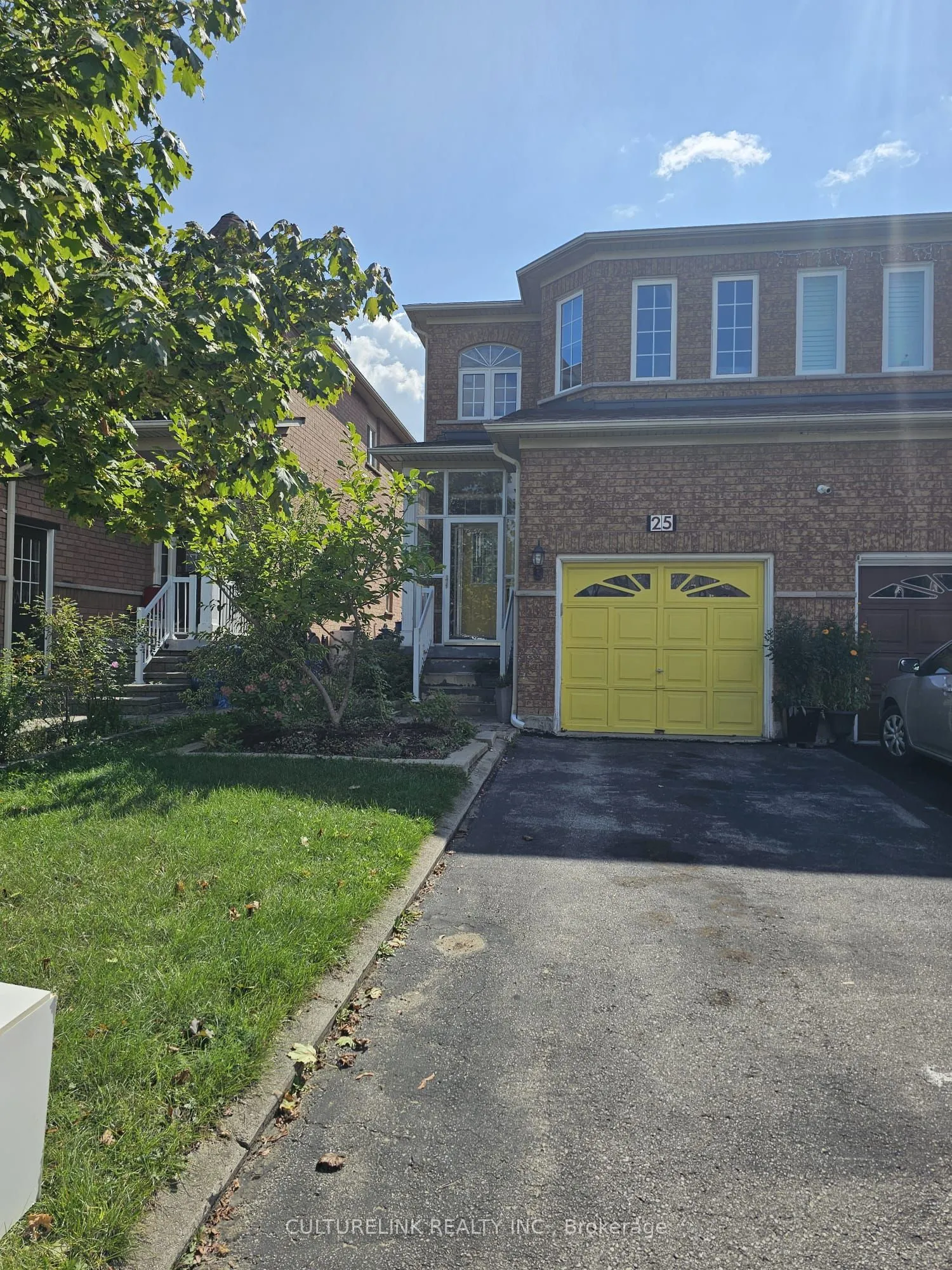 25 Red Hawk Road, ON M1B 6B2