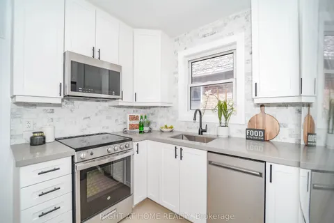 1360 Woodbine Avenue, ON M4C 4G5