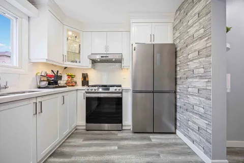 160 Large Crescent, ON L1T 2S4