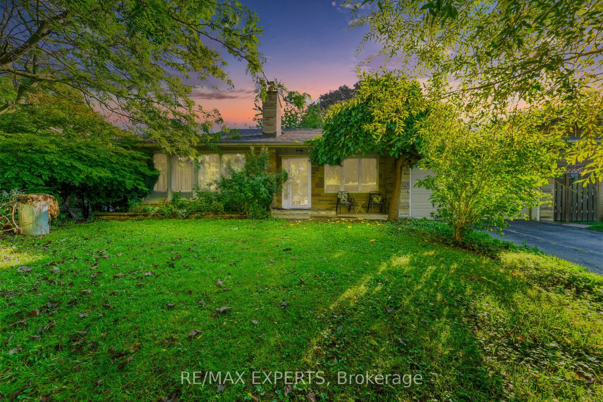 19 Duncombe Boulevard, ON M1M 3A4