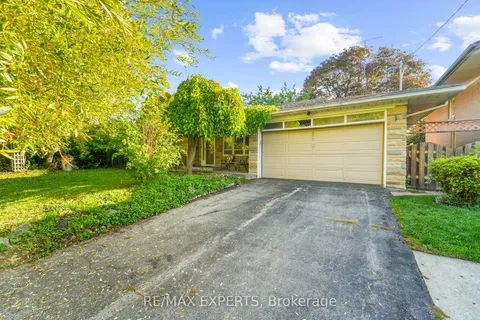 19 Duncombe Boulevard, ON M1M 3A4