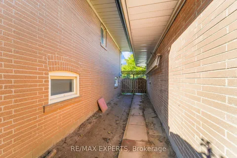 19 Duncombe Boulevard, ON M1M 3A4