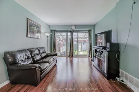 15 Lowry Square, ON M1B 1N7