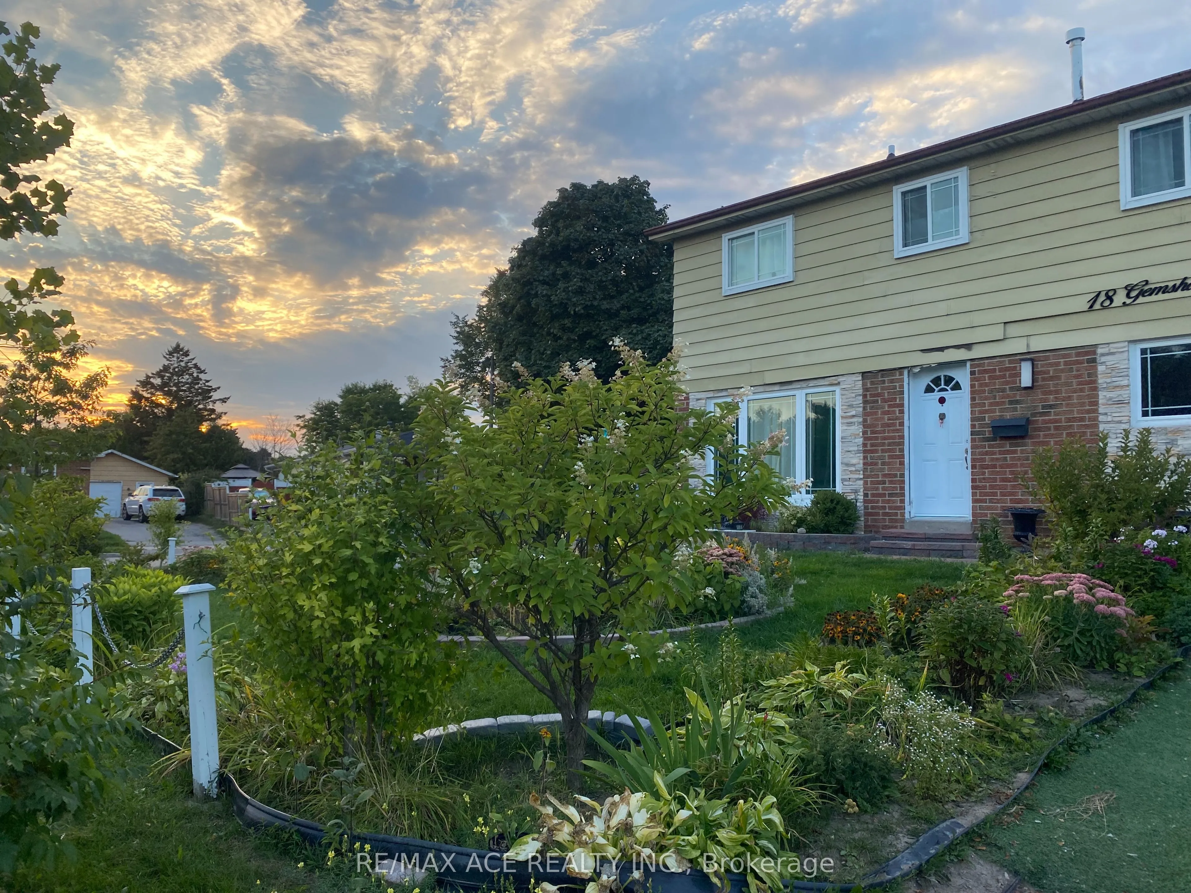 18 Gemshaw Crescent, ON M1B 1L4