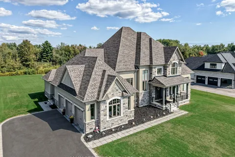 21 Dexshire Drive, ON L1Z 0T8