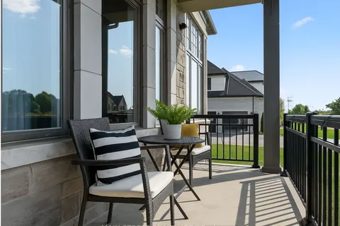 21 Dexshire Drive, ON L1Z 0T8