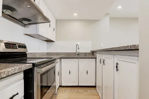 17 Newdawn Crescent, ON M1V 1J8