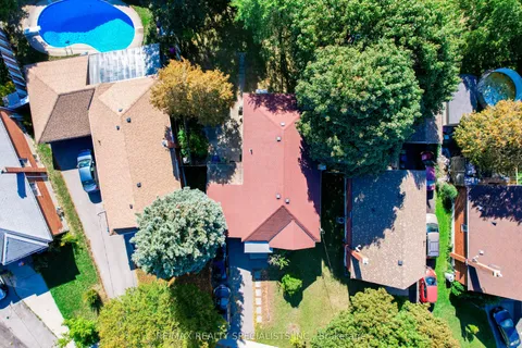 127 Flora Drive, ON M1P 1A7