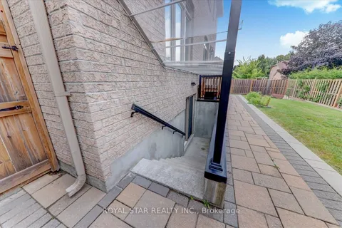 1881 Pine Grove Avenue, ON L1V 1K7