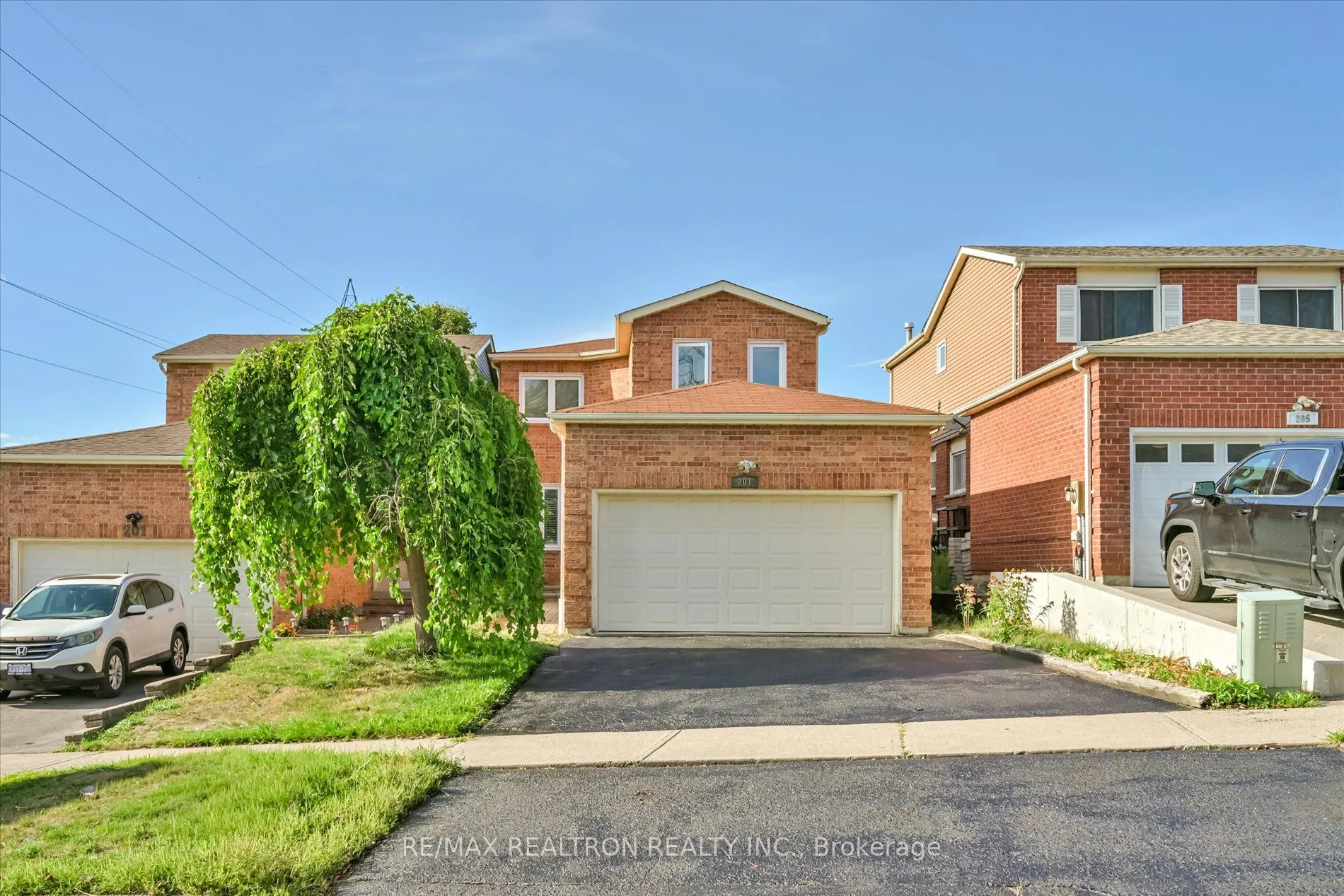 203 Glen Hill Drive, ON L1N 7J5