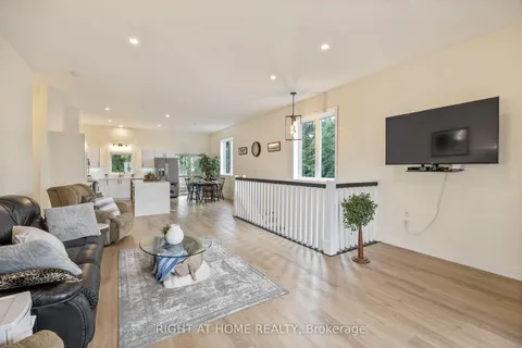 283 Platten Boulevard, ON L9L 1B4