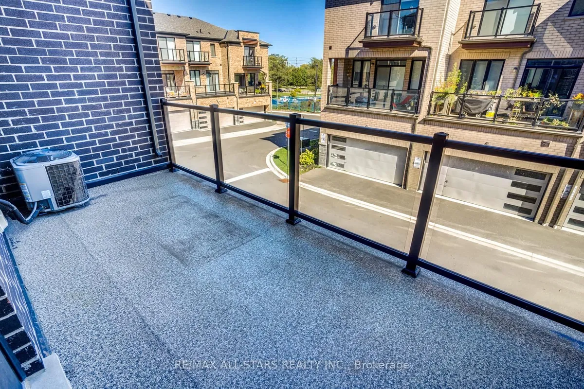 41 Steamboat Way, ON L1N 0M6