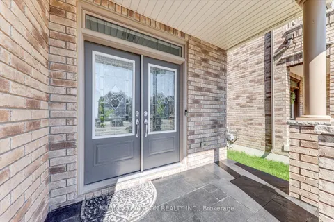 112 Fred Jackman Avenue, ON L1C 0T4