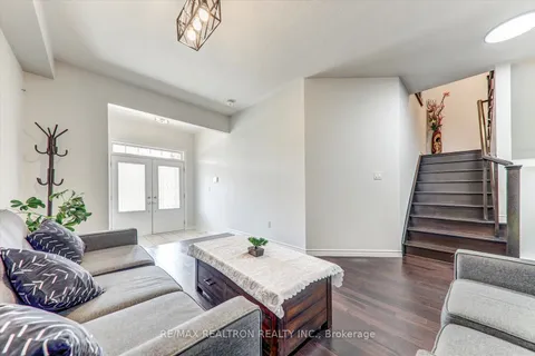 112 Fred Jackman Avenue, ON L1C 0T4