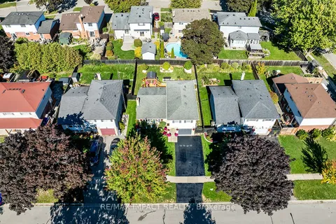 30 Hetherington Drive, ON L1C 3R4