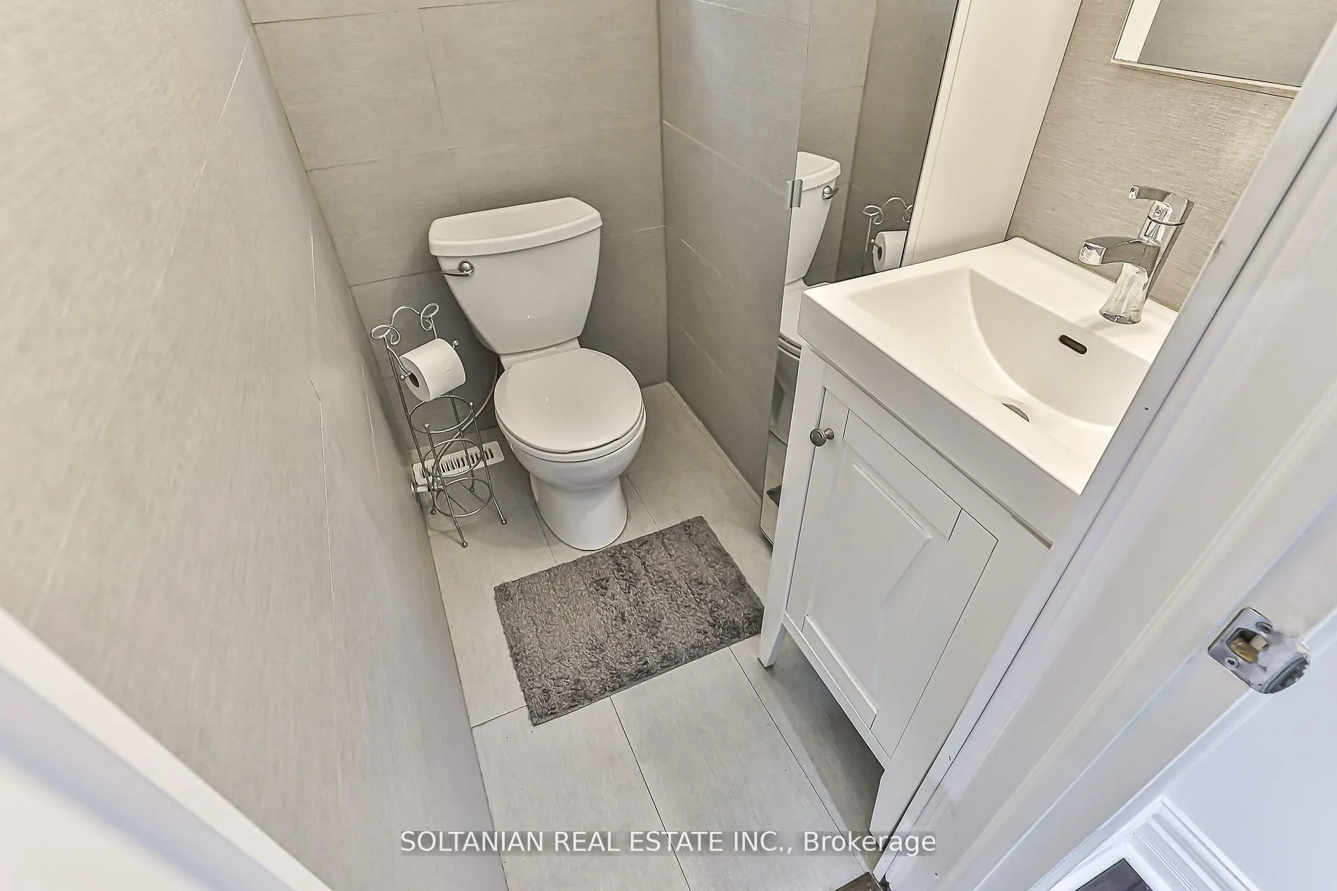 21 Pretoria Avenue, ON M4K 1T2