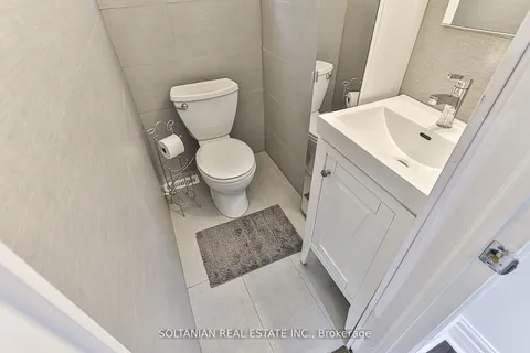 21 Pretoria Avenue, ON M4K 1T2