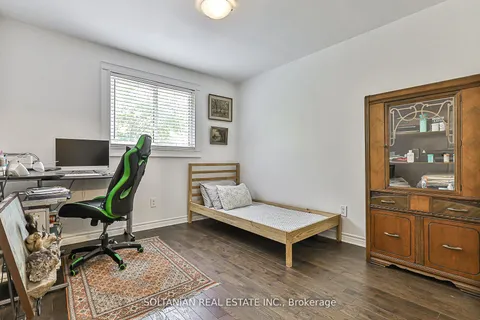 21 Pretoria Avenue, ON M4K 1T2