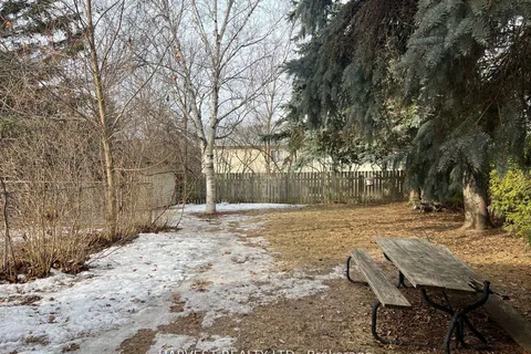 326 Surrey Drive, ON L1G 6H1