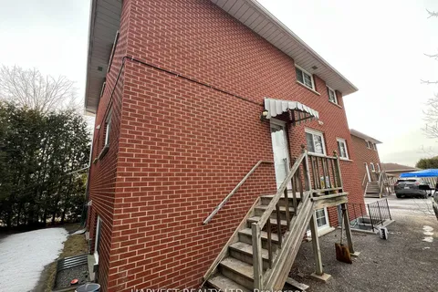 326 Surrey Drive, ON L1G 6H1