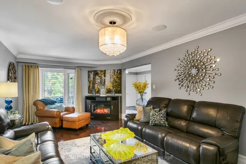 77 Morningview Trail, ON M4G 3C1