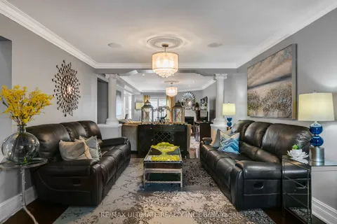 77 Morningview Trail, ON M4G 3C1