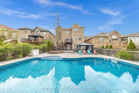 8 St Philip Court, ON L1P 0A5